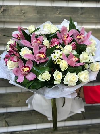 Букет цветов из: Розы и Хризантемы в Лидино