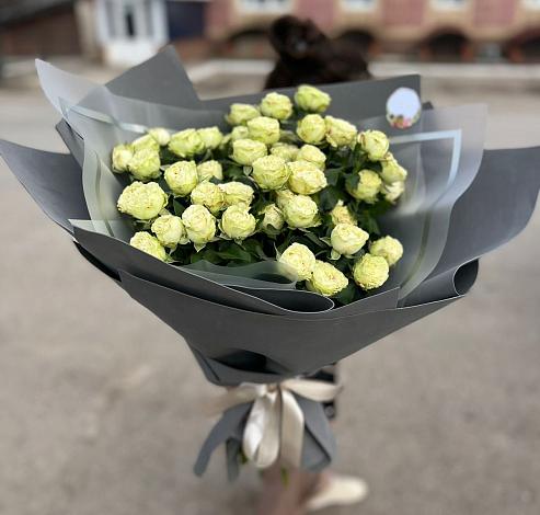 Букет Белые кустовые розы Солинеро в Лидино